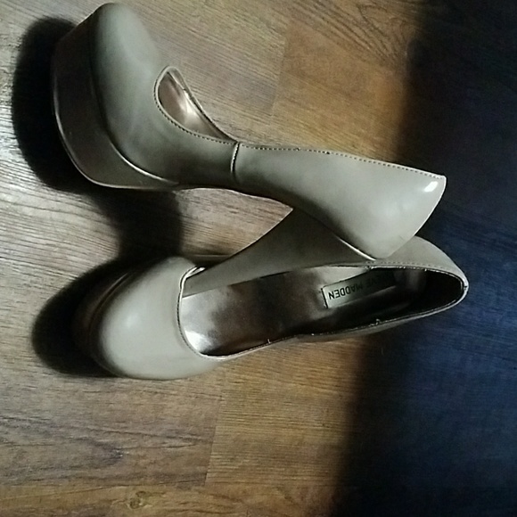 Shoes - Picture 2 of 2